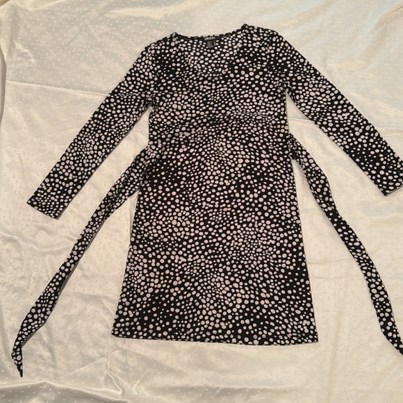 DKNY dress. SZ 8P. Never worn. Black/cream Cheetah Polka dot V Neck - Picture 2 of 6